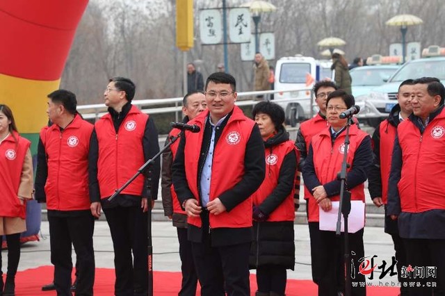 安俊峰參加學雷鋒活動 安俊峰參加學雷鋒活動